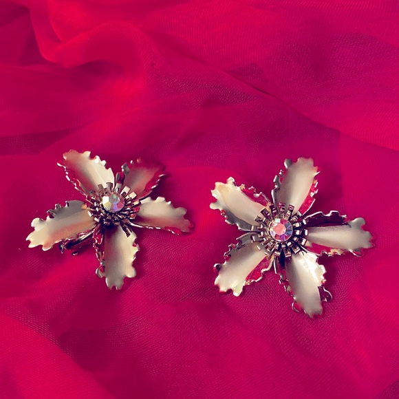 Vintage Mid-Century Brooch and Earring Set - Picture 6 of 7